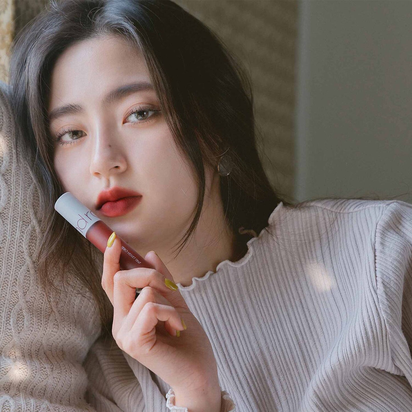 Model showing Rom&nd Zero Velvet Lip Tint 06 Deepsoul – Long-lasting matte Korean lip tint