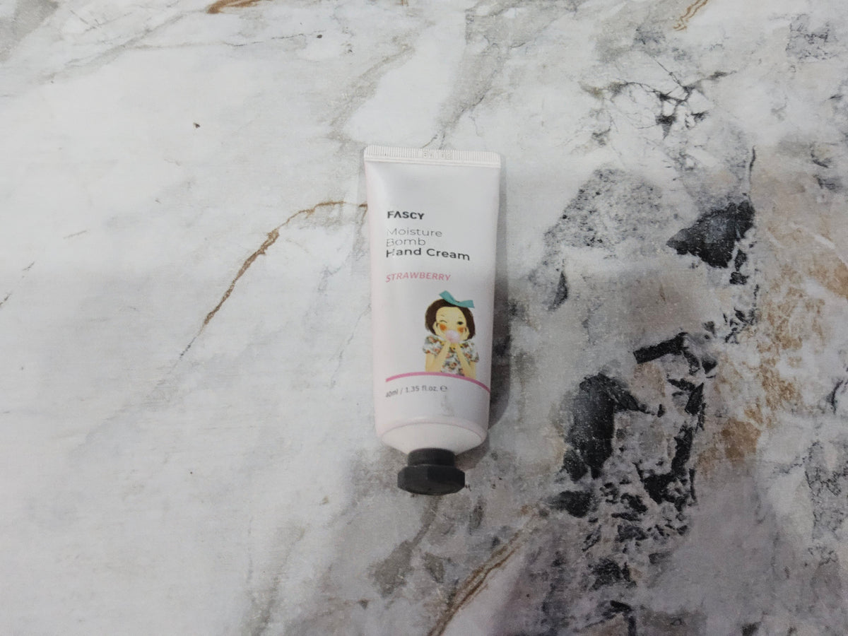 FASCY MOISTURE BOMB Hand CREAM STRAWBERRY