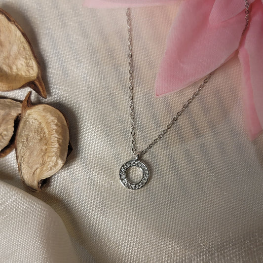 Dainty Circle Pendant Necklace