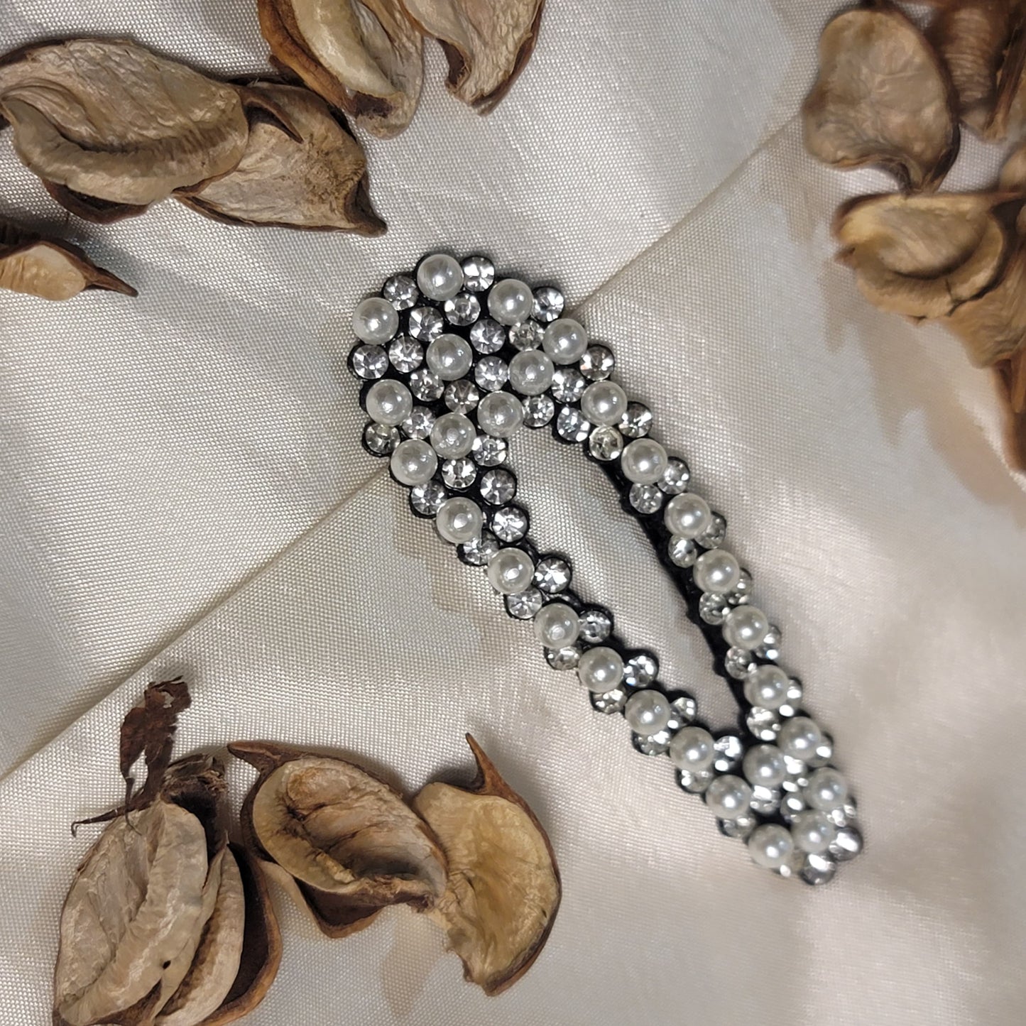 Elegant Pearl Bow Hair Clip