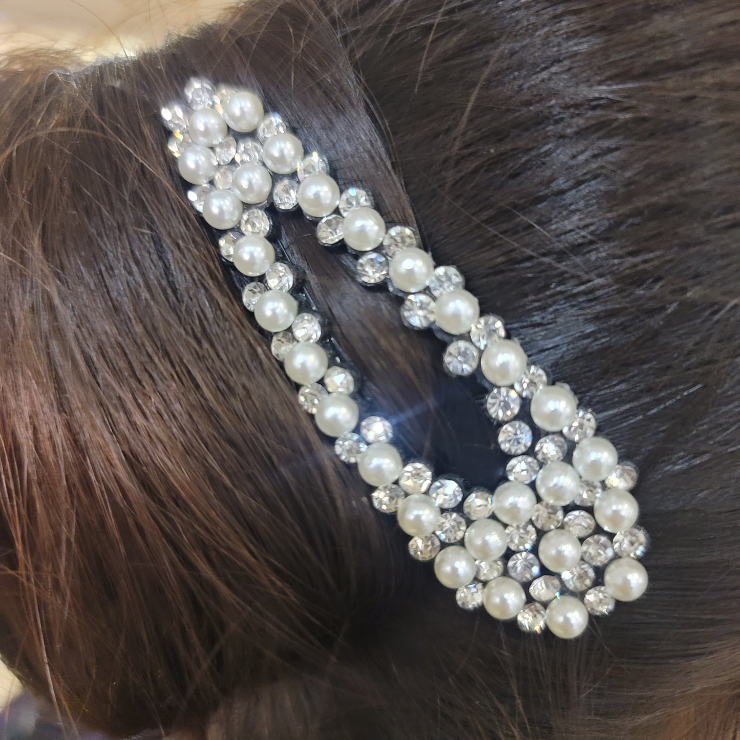 Elegant Pearl Bow Hair Clip