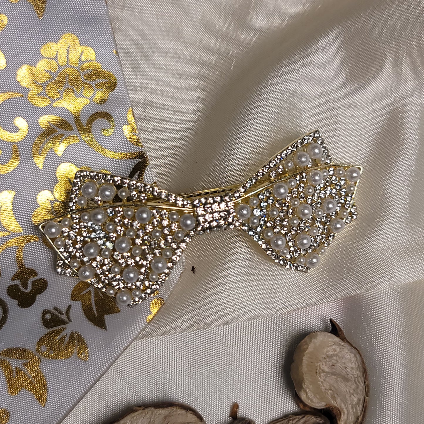 Elegant Pearl Bow Hair Clip