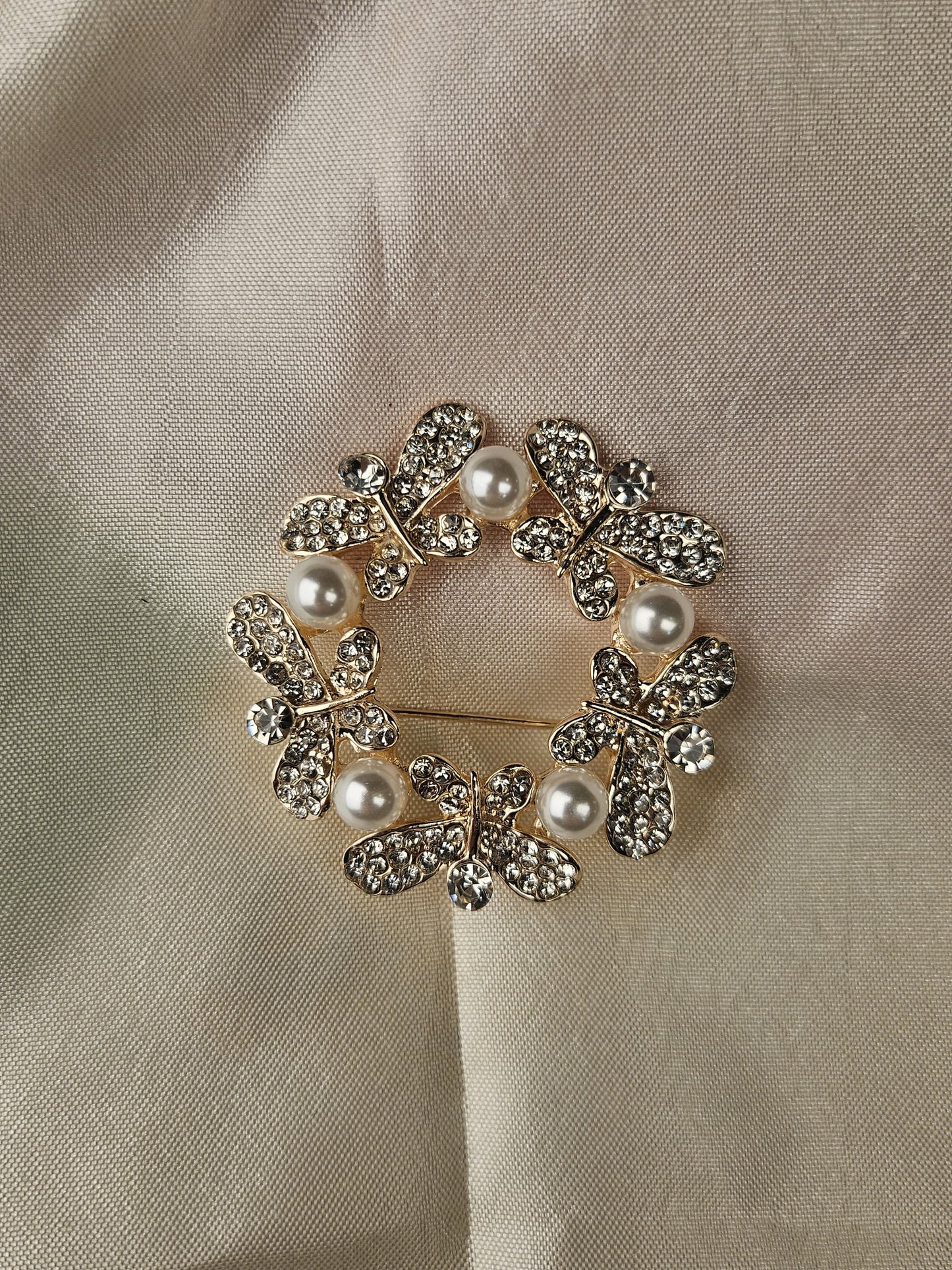 Pearl and Crystal Wreath Brooch