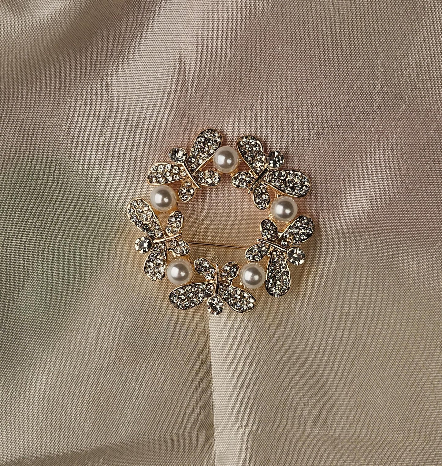 Pearl and Crystal Wreath Brooch