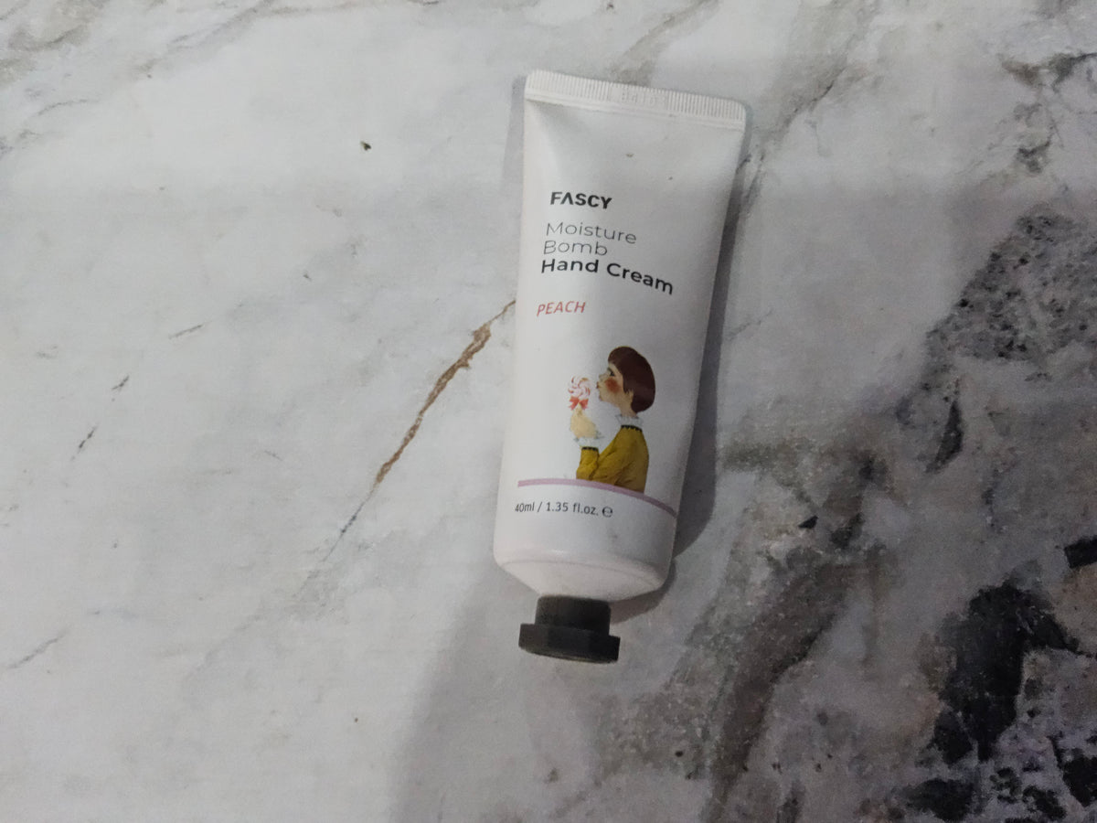 FASCY MOISTURE  BOMB Hand Cream